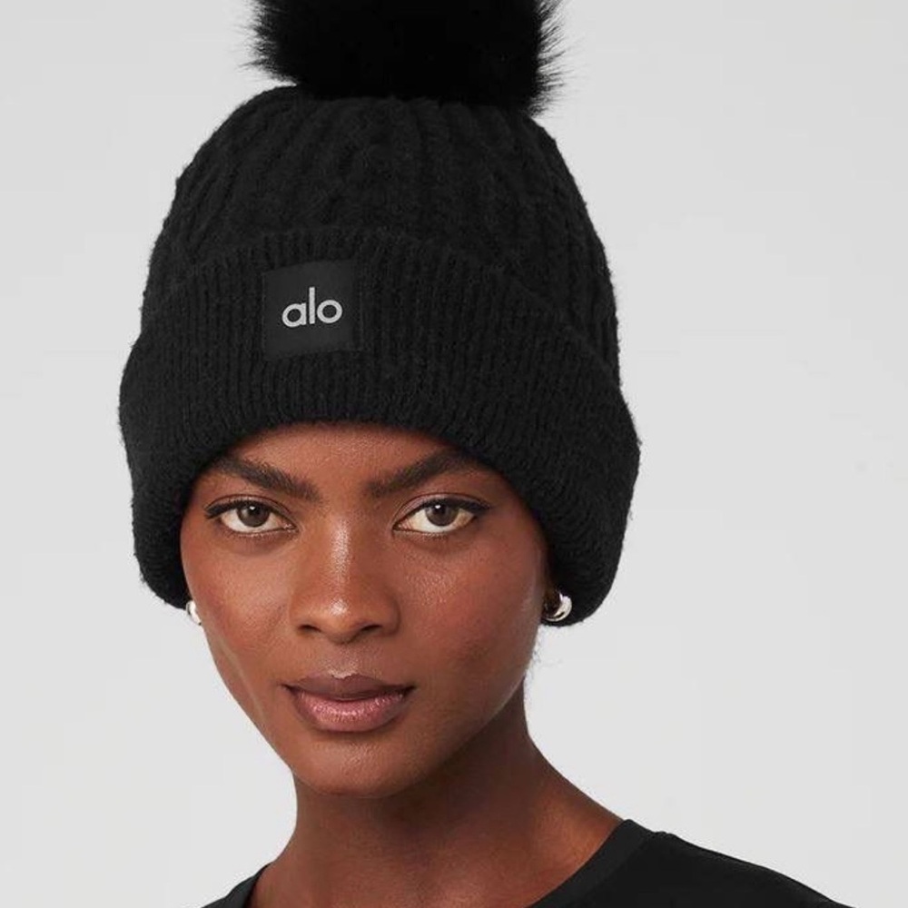 Alo Yoga Black Cable Knit Pom Beanie NWT Women’s Winter Hat - Picture 3 of 5